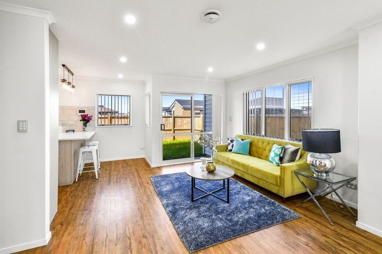 Photo of property in 5 Survila Street, Takanini, 2110