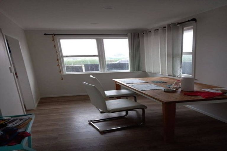 Photo of property in 31 Dawnhaven Drive, Te Atatu Peninsula, Auckland, 0610