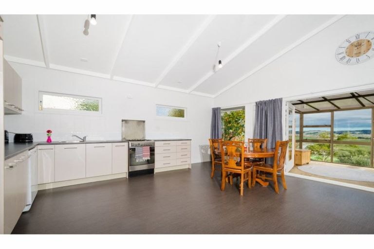 Photo of property in 69 Garfield Road, Helensville, 0800