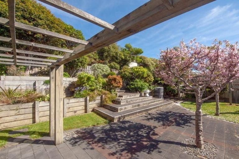 Photo of property in 146 Westchester Drive, Churton Park, Wellington, 6037