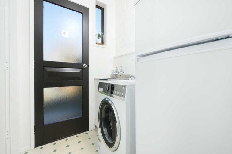 Photo of property in 72 Aikmans Road, Merivale, Christchurch, 8014