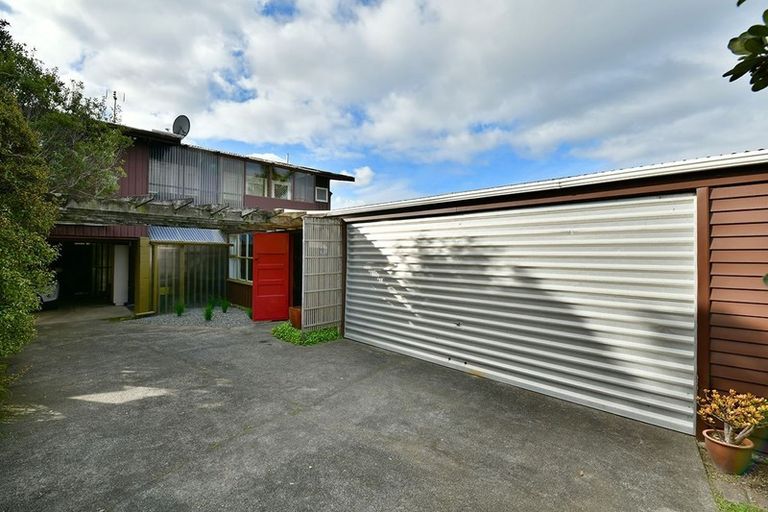 Photo of property in 20 Walton Street, Red Beach, 0932