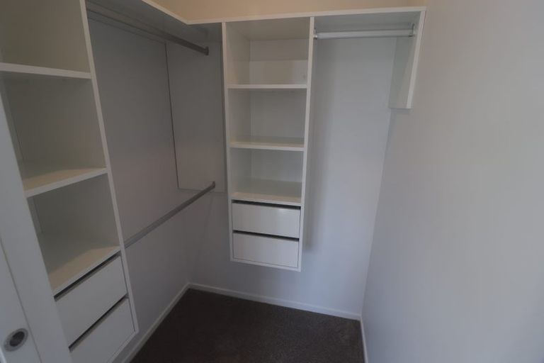 Photo of property in 1 Ngatoa Place, Glenfield, Auckland, 0629