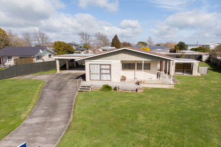 Photo of property in 2 Mcquarrie Place, Ngatea, 3503