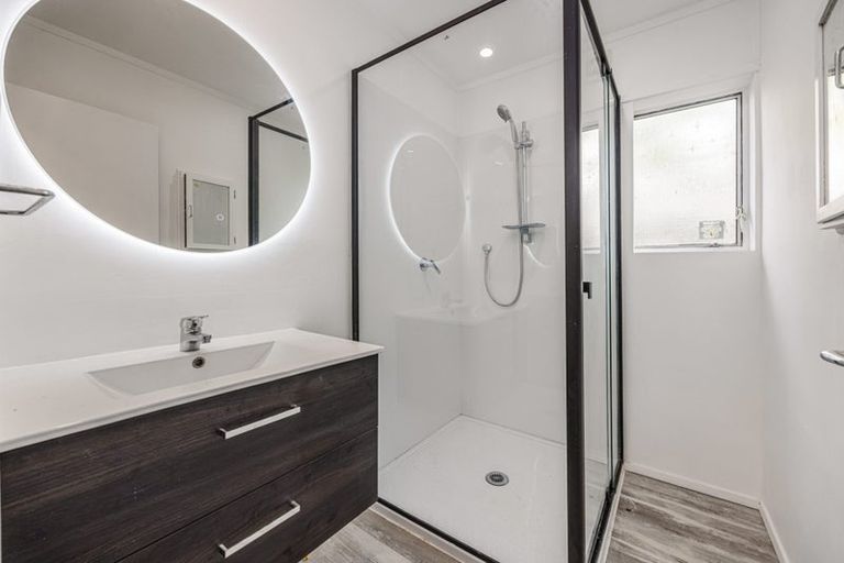 Photo of property in 2/51 Rimu Street, New Lynn, Auckland, 0600