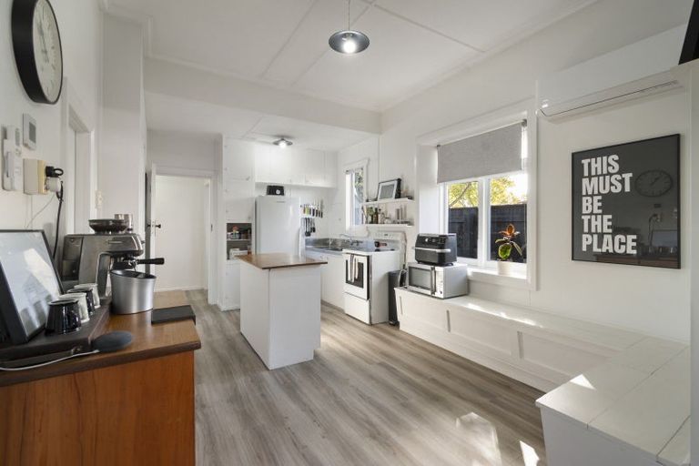 Photo of property in 33 Featherston Street, Takaro, Palmerston North, 4412