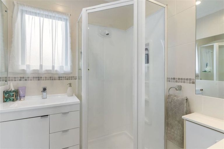 Photo of property in 3 Glenhaven Place, Te Atatu Peninsula, Auckland, 0610