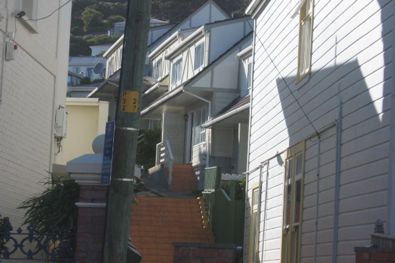 Photo of property in 44m Roxburgh Street, Mount Victoria, Wellington, 6011
