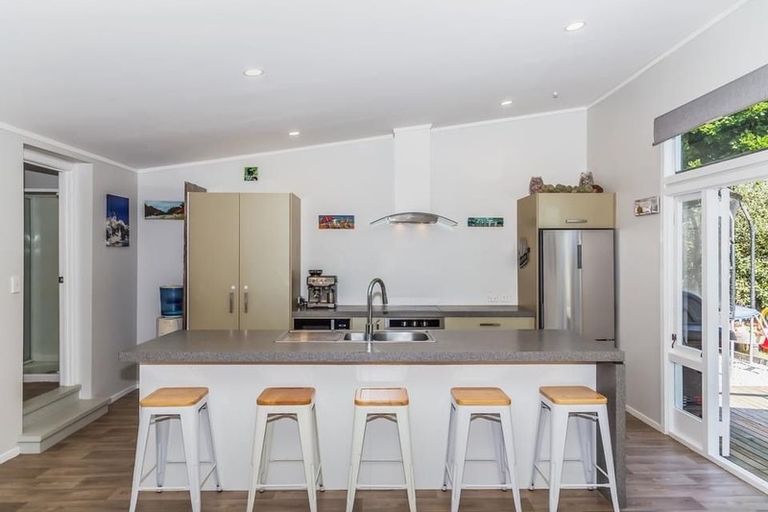 Photo of property in 16 Brandon Road, Manly, Whangaparaoa, 0930