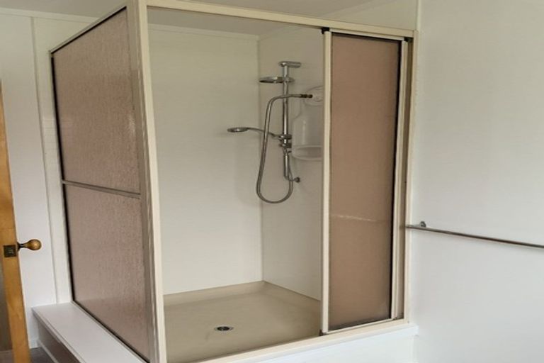 Photo of property in 1/10 Springbank Lane, Te Atatu Peninsula, Auckland, 0610