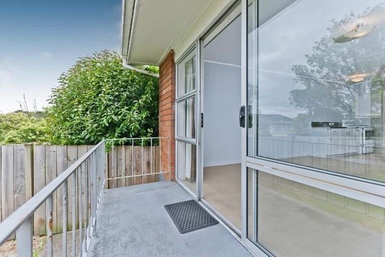 Photo of property in 2/102 Lynwood Road, New Lynn, Auckland, 0600