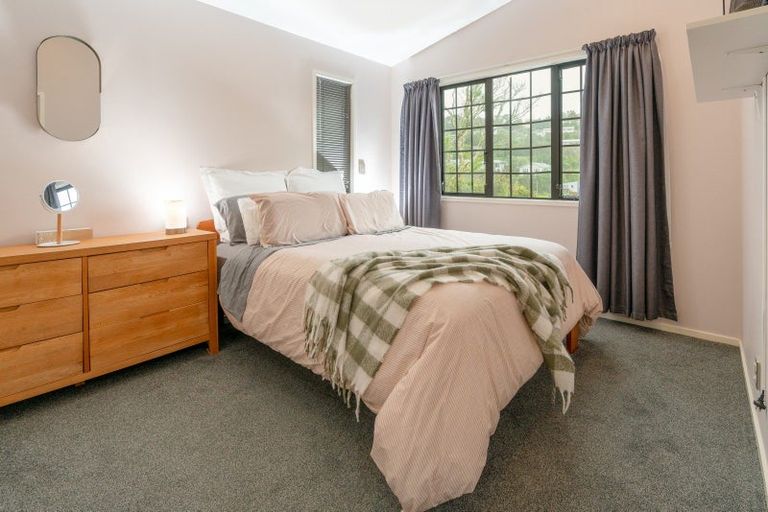 Photo of property in 154a Newlands Road, Newlands, Wellington, 6037