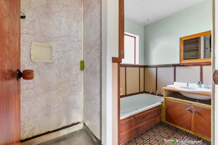 Photo of property in 9 Gow Street, Newlands, Wellington, 6037