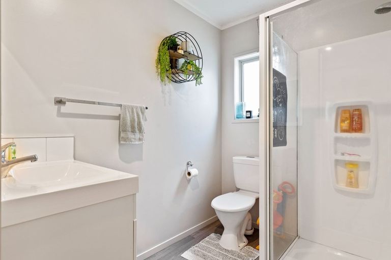 Photo of property in 56 Makora Road, Massey, Auckland, 0614