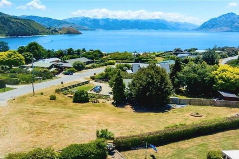 Photo of property in 16 Parry Crescent, Lake Hawea, 9382
