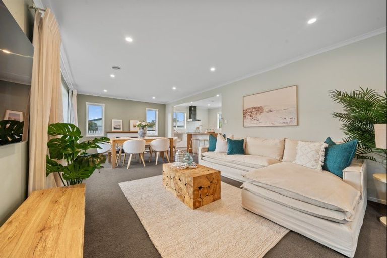 Photo of property in 13e York Crescent, Westown, New Plymouth, 4310