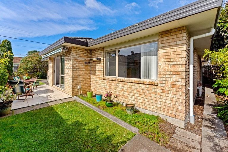 Photo of property in 2a Laurie Street, Red Beach, 0932