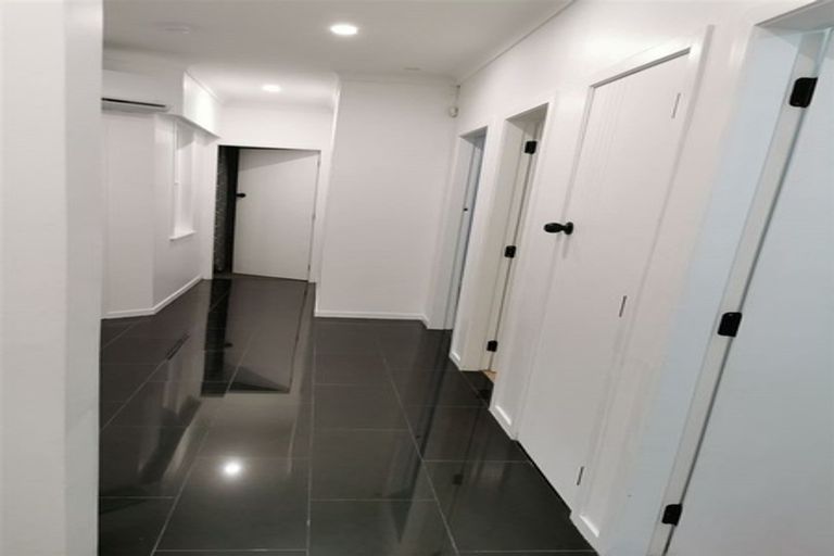 Photo of property in 3/240 Pakuranga Road, Pakuranga Heights, Auckland, 2010