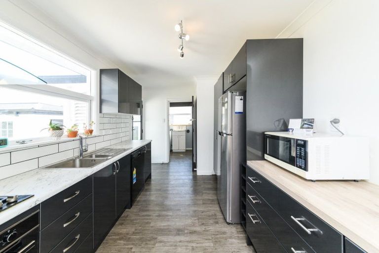 Photo of property in 6 Milton Street, Roslyn, Palmerston North, 4414