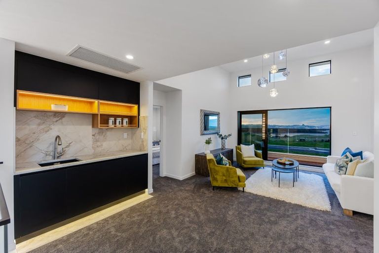 Photo of property in 218 Vaughans Road, Long Bay, Auckland, 0792