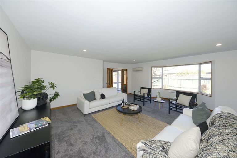 Photo of property in 15 Millcroft Place, Parklands, Christchurch, 8083