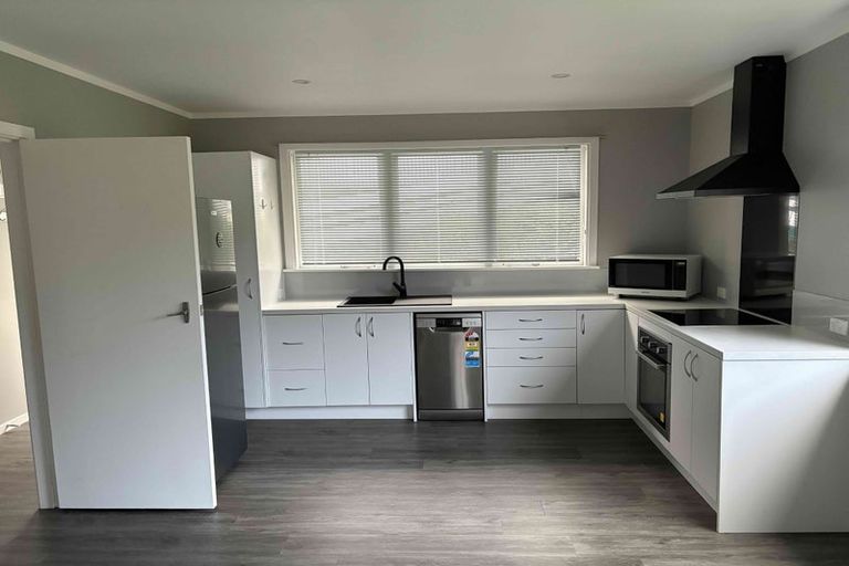 Photo of property in 19 Creswick Terrace, Northland, Wellington, 6012