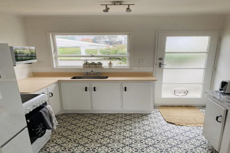 Photo of property in 170a Queen Street, Northcote Point, Auckland, 0627