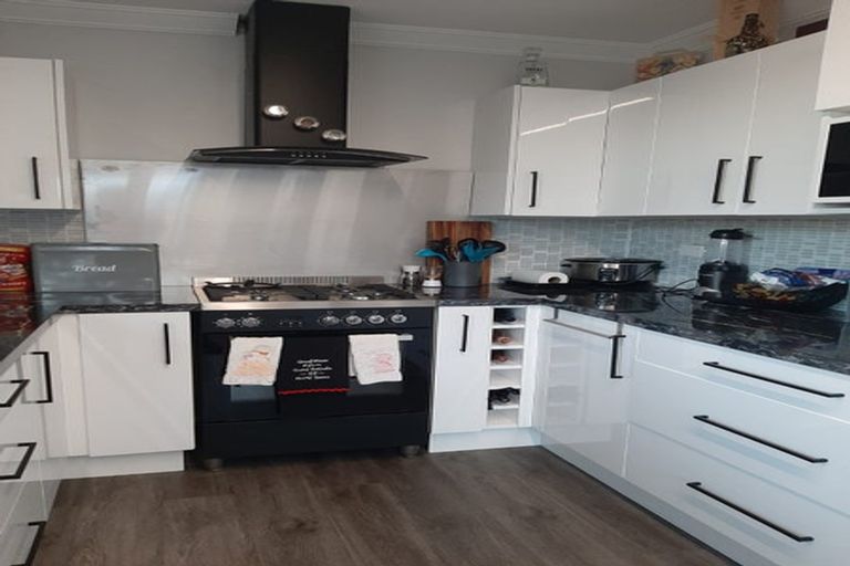 Photo of property in 51 Mazengarb Road, Paraparaumu Beach, Paraparaumu, 5032