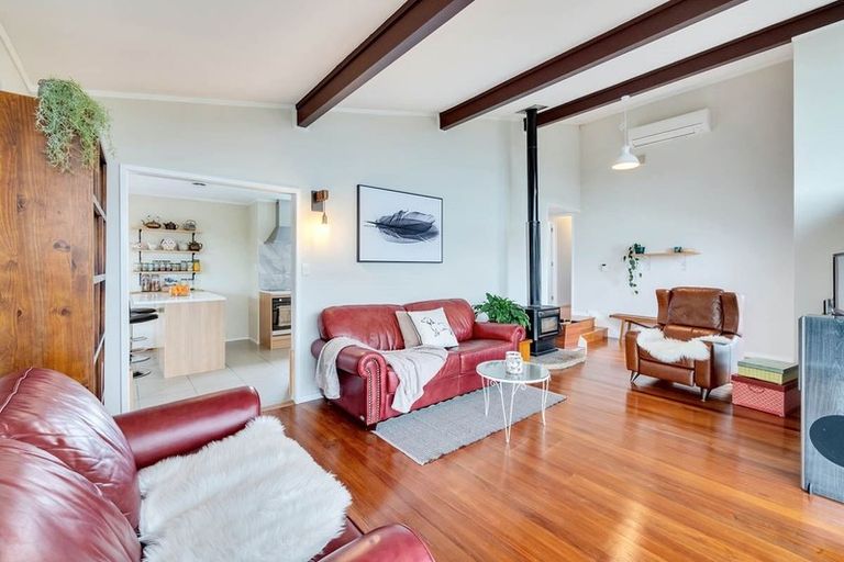 Photo of property in 4 Seabar Place, Glen Eden, Auckland, 0602