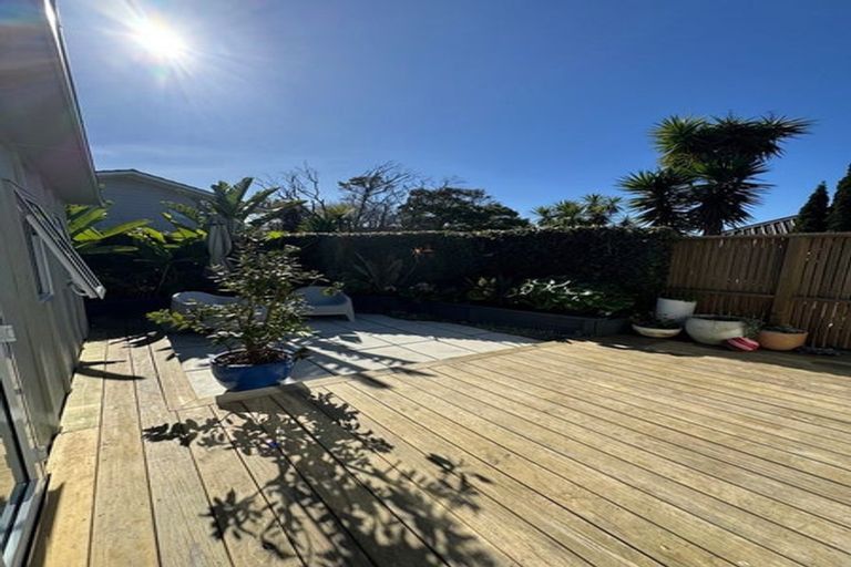 Photo of property in 55 Sunset Road, Totara Vale, Auckland, 0632
