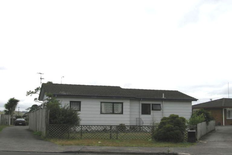 Photo of property in 2/7 Barbados Drive, Unsworth Heights, Auckland, 0632