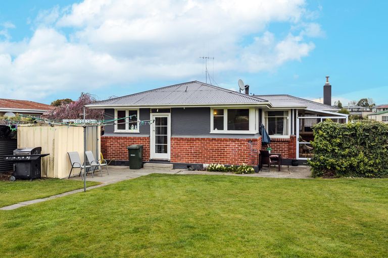 Photo of property in 18 Oxford Street, Holmes Hill, Oamaru, 9401