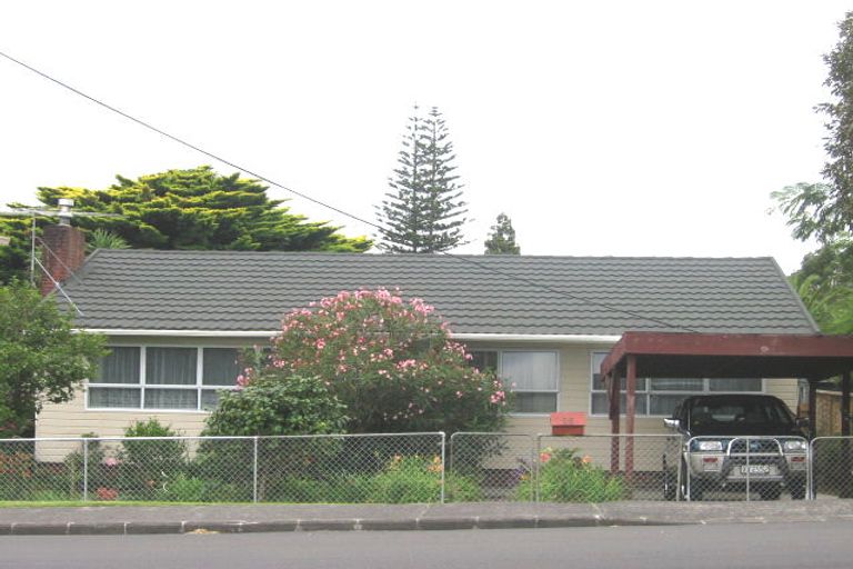 Photo of property in 25 Kaipatiki Road, Glenfield, Auckland, 0629