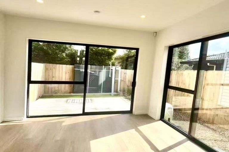 Photo of property in 8/1 Kahikatea Place, Ranui, Auckland, 0612