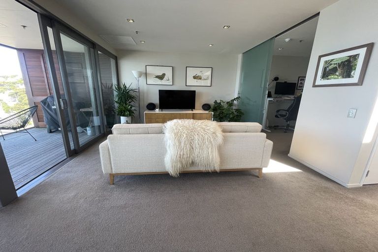 Photo of property in Patent 326 Apartments, 503s/326 Evans Bay Parade, Hataitai, Wellington, 6021