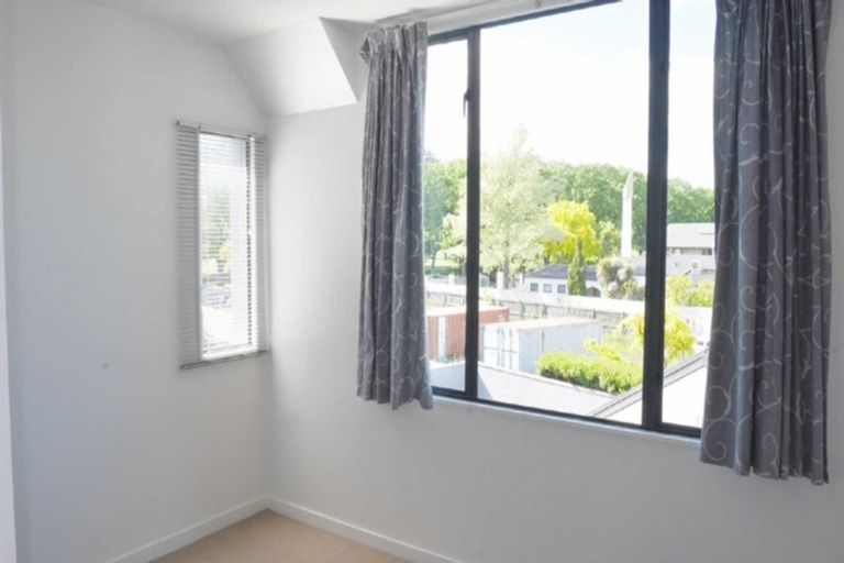 Photo of property in 7 Oakford Close, Riccarton, Christchurch, 8011