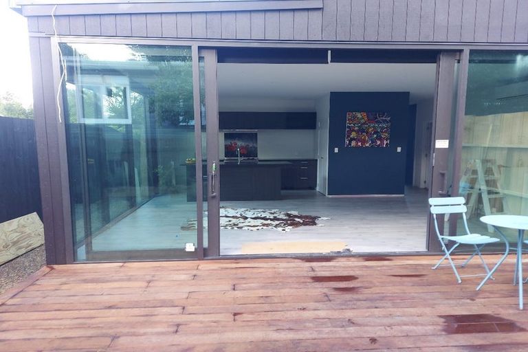 Photo of property in 20 De Val Drive, Titirangi, Auckland, 0604