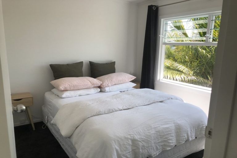 Photo of property in 116 Pupuke Road, Hillcrest, Auckland, 0627