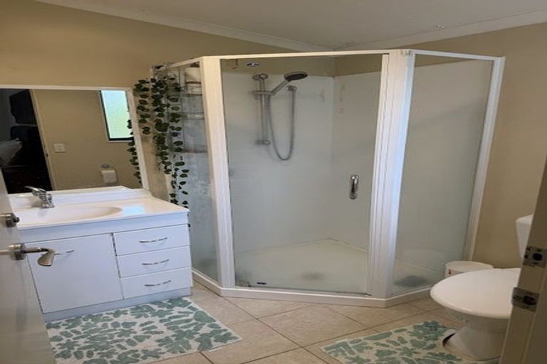 Photo of property in 12a Riverstone Drive, Riverstone Terraces, Upper Hutt, 5018