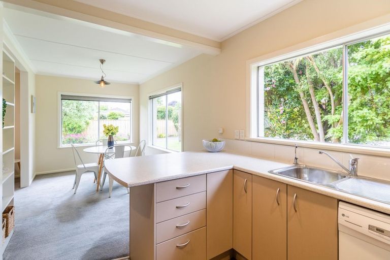 Photo of property in 8 Leybourne Avenue, Waikanae, 5036
