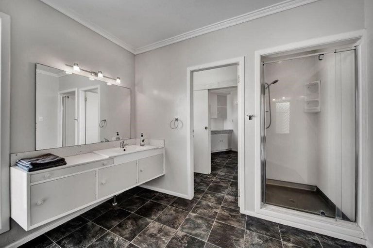 Photo of property in 161 South Road, Hawera, 4610