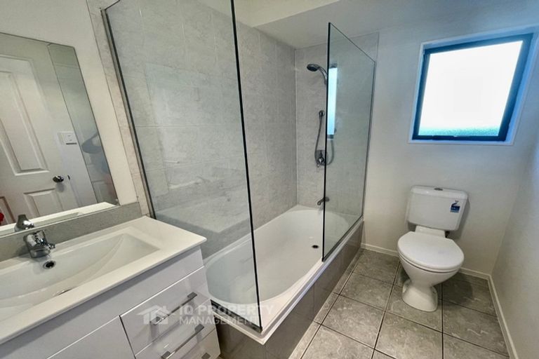 Photo of property in 24a Fruitvale Road, New Lynn, Auckland, 0600