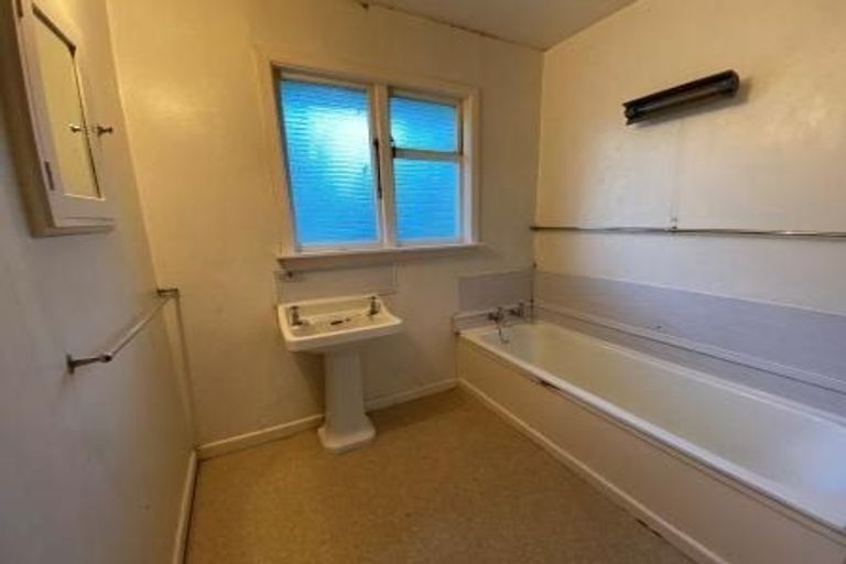 Photo of property in 482 Cashmere Road, Westmorland, Christchurch, 8025