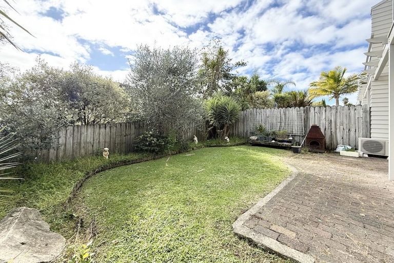 Photo of property in 1/86 Fernhill Way, Oteha, Auckland, 0632