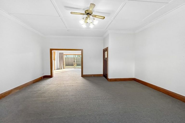 Photo of property in 24 Park Street, Winton, 9720