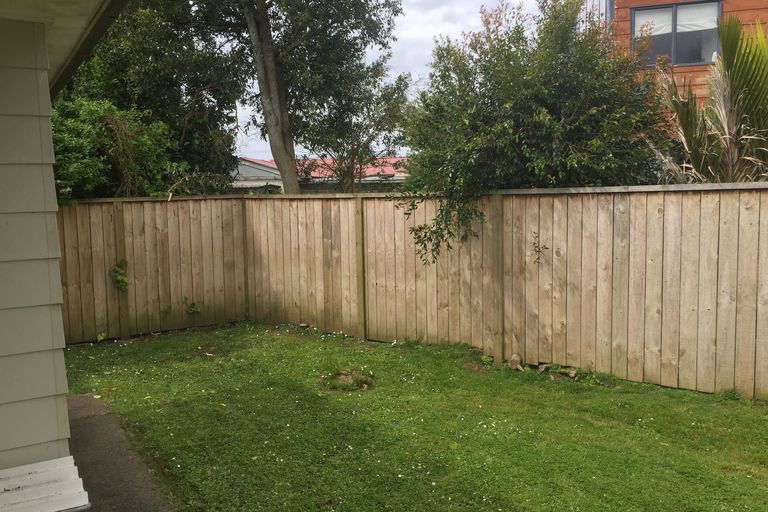 Photo of property in 162c Henderson Valley Road, Henderson, Auckland, 0612