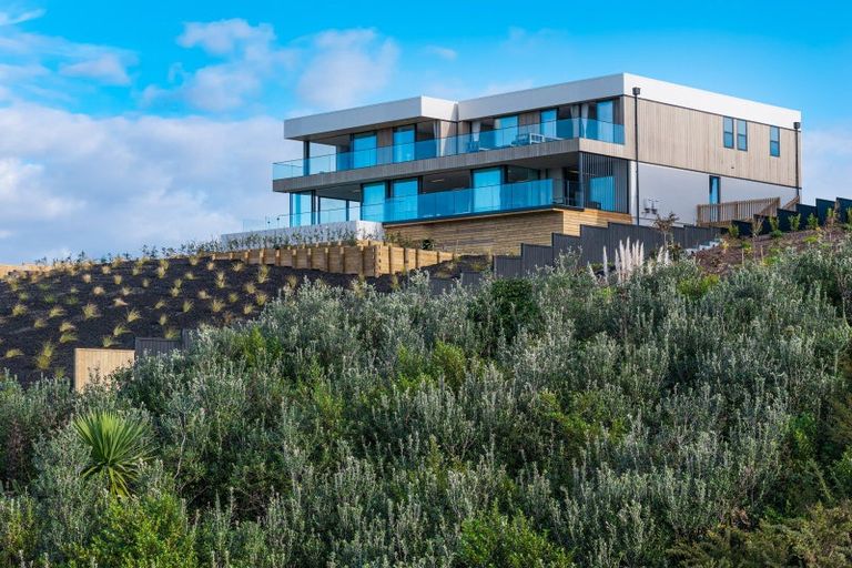 Photo of property in 15 Ridgelea Road, Long Bay, 0792