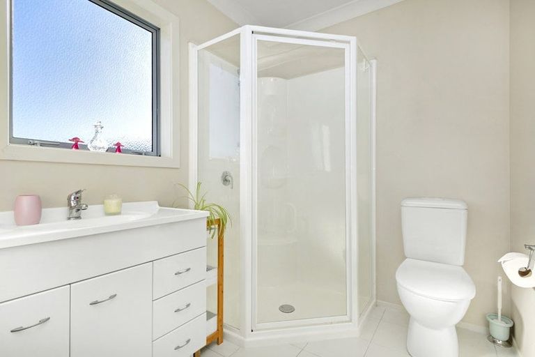 Photo of property in 22a Bartlett Grove, Tawa, Wellington, 5028