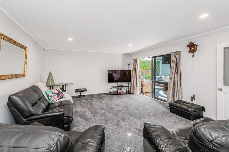 Photo of property in 28 Durrell Way, Rolleston, 7614