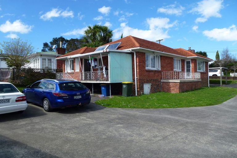 Photo of property in 11 Sherwood Avenue, Te Atatu South, Auckland, 0610